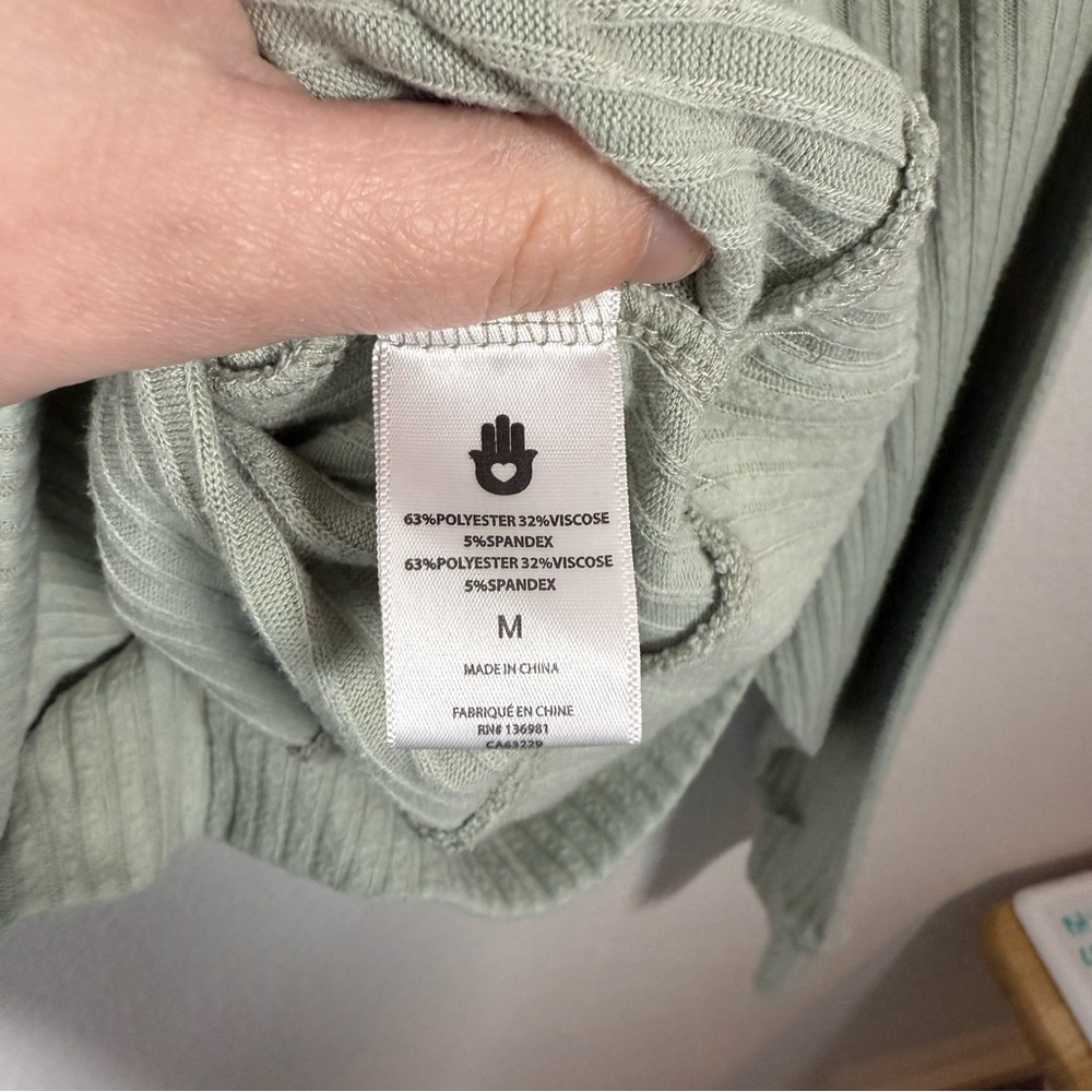 Spiritual Gangster Women’s Ballet Rib Banded Hem Pullover in Sage Green M - Picture 12 of 13
